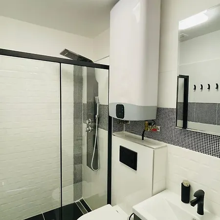 Henry Apartment